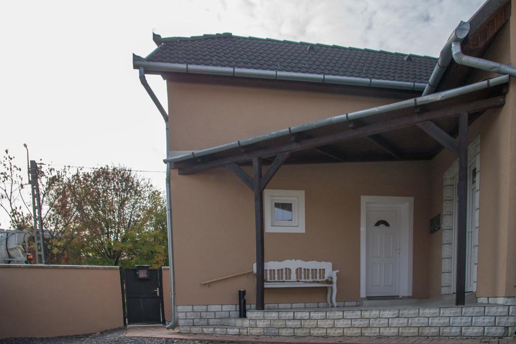 Gárdi Apartman Szekszárd Exterior foto